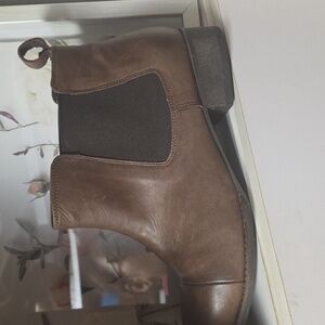 Never Worn Chelsea Boots